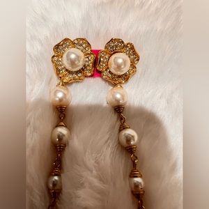 Beautiful vintage faux pearl earrings🔥🔥